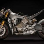 2018-Ducati-Panigale-V4-onroad-035