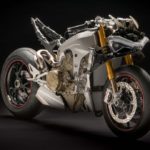 2018-Ducati-Panigale-V4-onroad-036