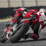 2018-Ducati-Panigale-V4-onroad-04