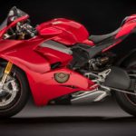 2018-Ducati-Panigale-V4-onroad-041