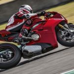 2018-Ducati-Panigale-V4-onroad-08