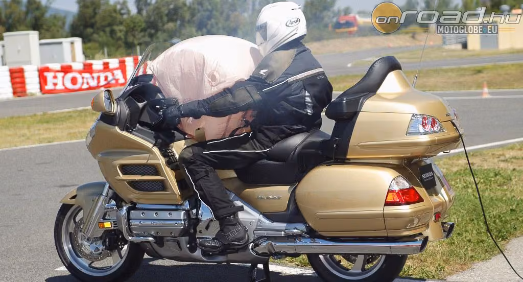 A Honda visszahívja légzsákos GoldWing modelljeit robbanásveszély miatt A Honda visszahívja légzsákos GoldWing modelljeit robbanásveszély miatt