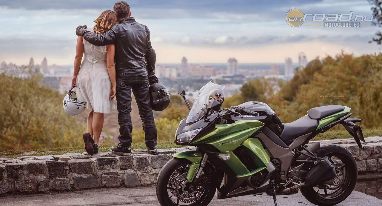 Értelmetlen felmérés: szexibb-e vagy motorral a lábad között? Értelmetlen felmérés: szexibb-e vagy motorral a lábad között?