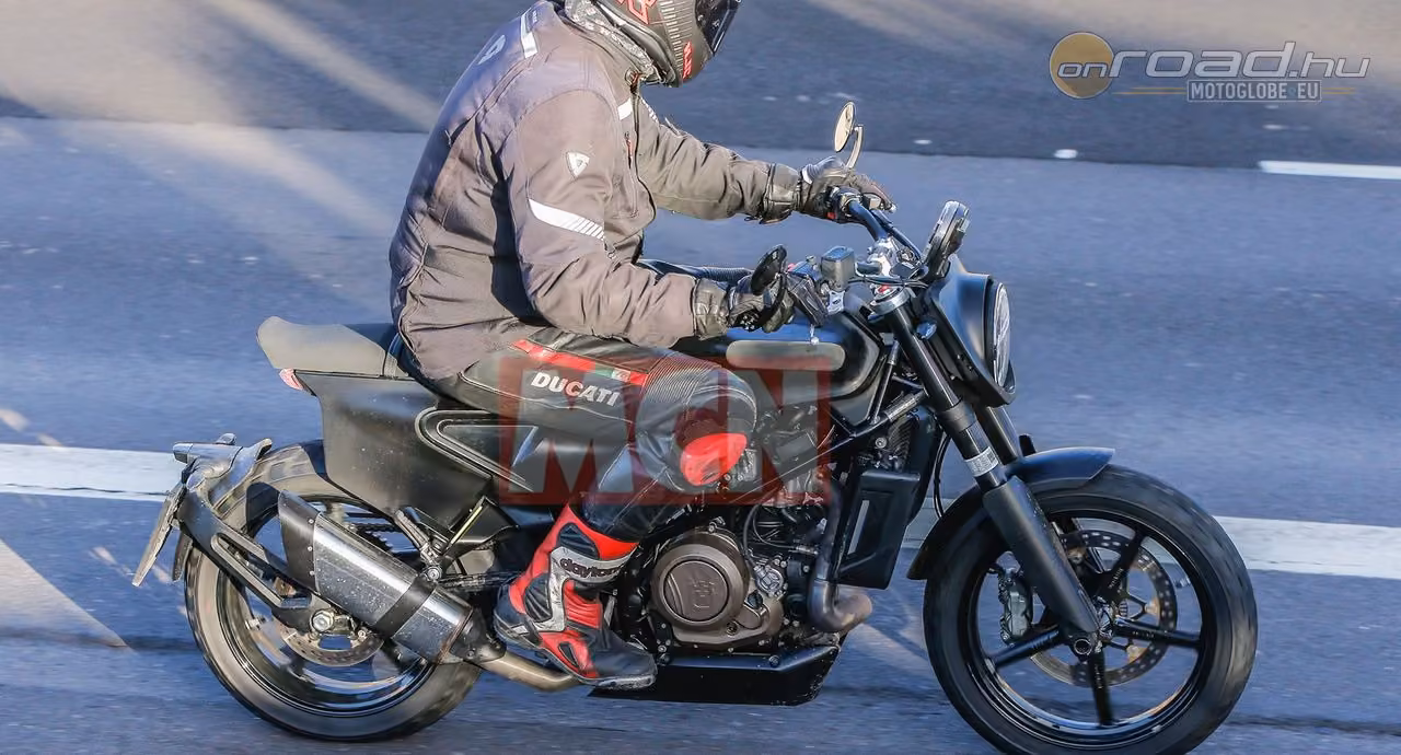 Kémfotókon a Husqvarna 701 Svartpilen Kémfotókon a Husqvarna 701 Svartpilen
