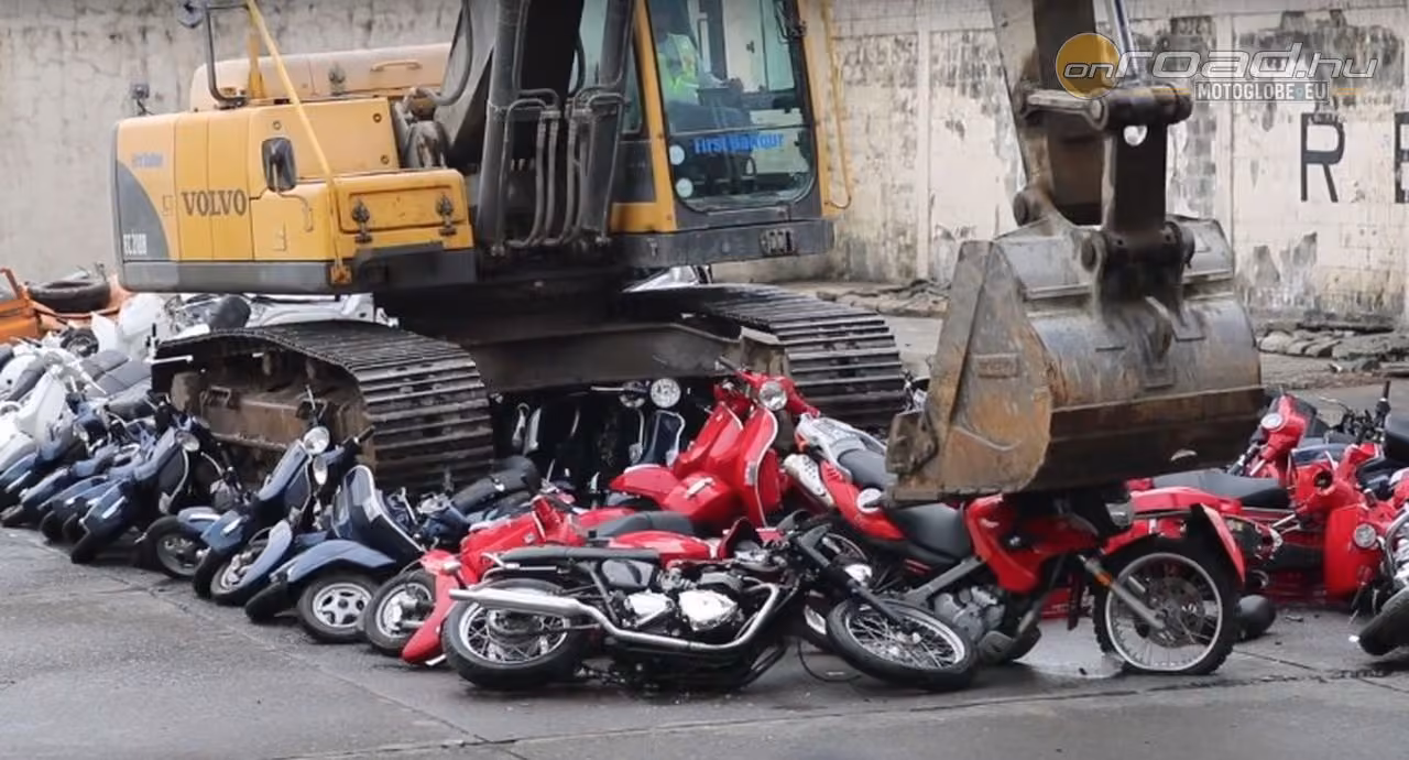 Barbárság: 100 motort zúztak be a Fülöp-szigeteken