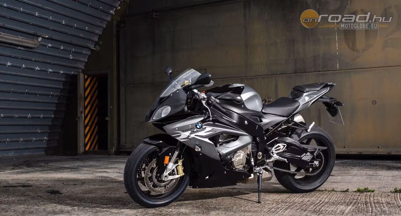 Komoly fejlesztést kap a BMW S1000RR 2019-ben