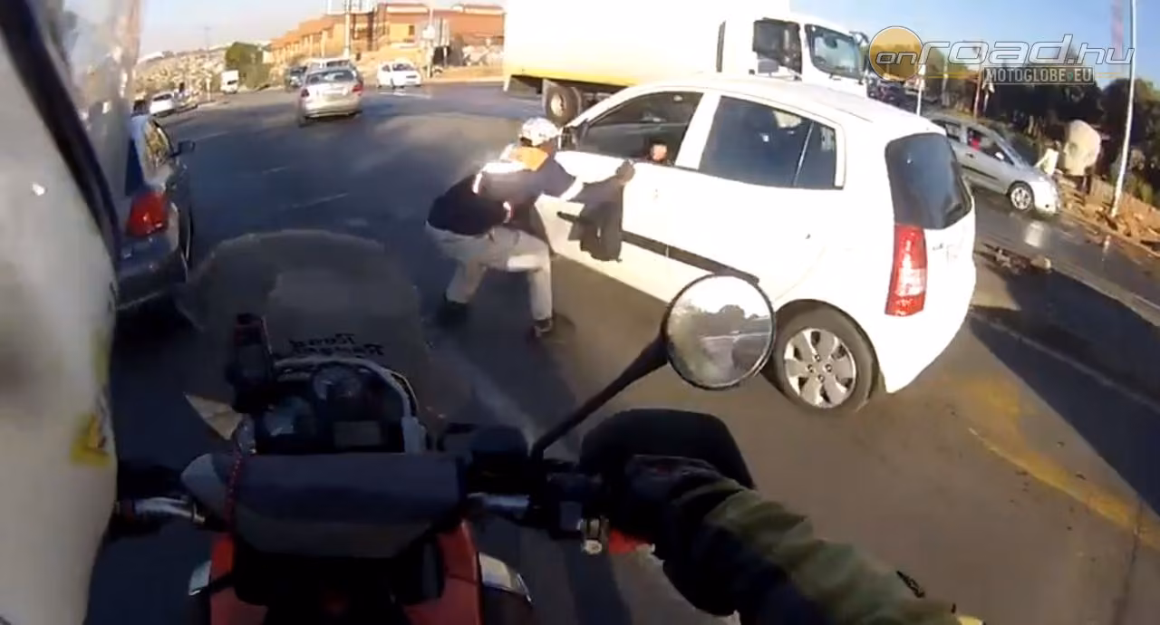 Így tartóztass fel egy tolvajt motoron ülve Így tartóztass fel egy tolvajt motoron ülve