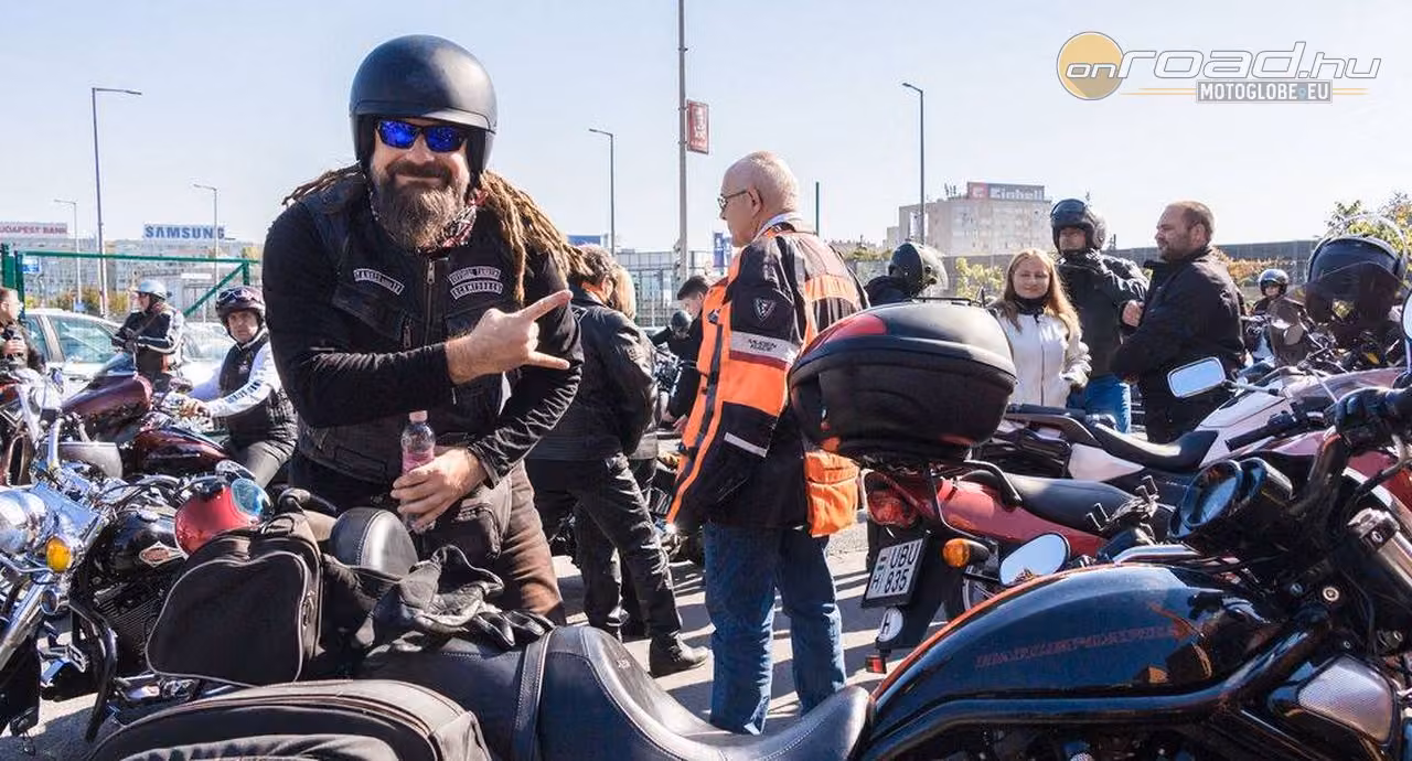 A Tankcsapda gitárosával együtt, jó idővel és közös gurulással búcsúztatták a nyarat a Harley-Davidson bunkerben A Tankcsapda gitárosával együtt, jó idővel és közös gurulással búcsúztatták a nyarat a Harley-Davidson bunkerben