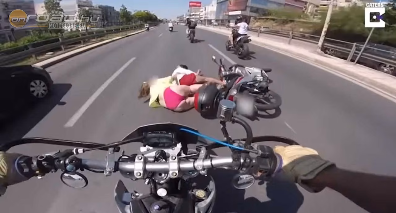 A szikrázó napsütés, a bikini és a robogó A szikrázó napsütés, a bikini és a robogó