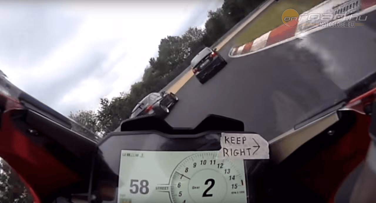 Videó: Ducati Panigale V4 VS BMW M3 „Ring Taxi” Videó: Ducati Panigale V4 VS BMW M3 „Ring Taxi”