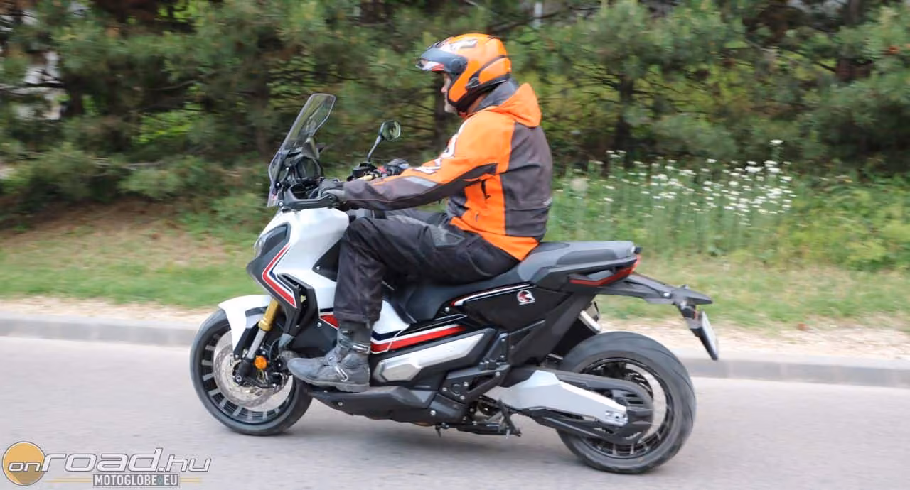 A Honda visszahívja az összes X-ADV motort, mert megállhat a blokk
