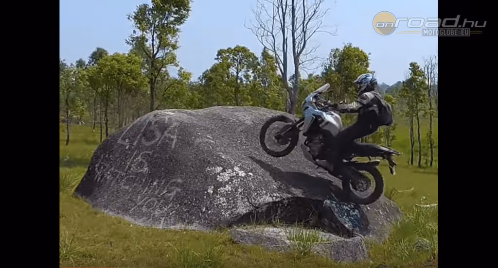 Amikor egy Africa Twin értő kezek közé kerül (videó)