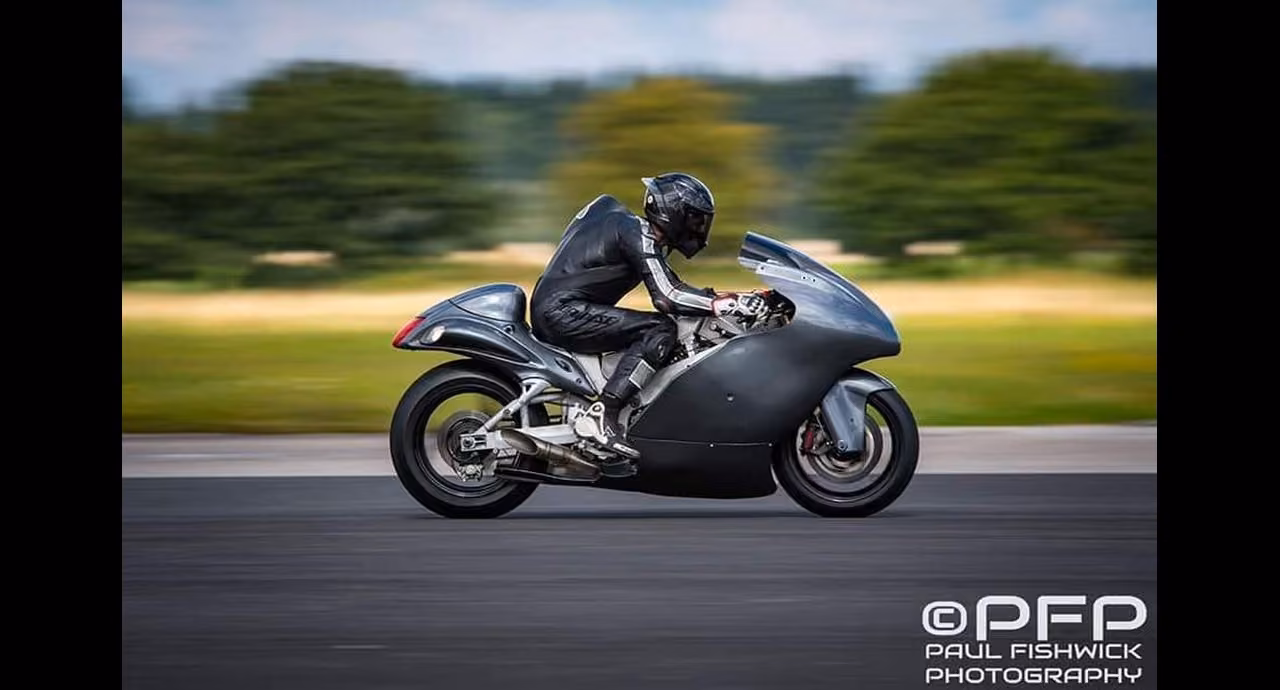 Guy Martin 434 km/h-val repesztett egy Hayabusával Guy Martin 434 km/h-val repesztett egy Hayabusával