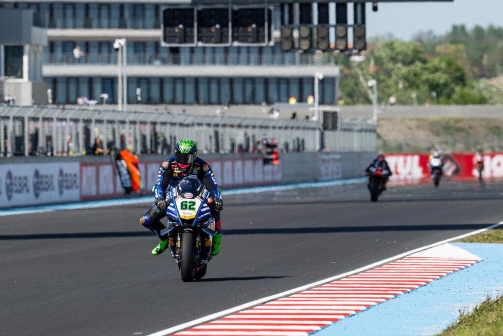 Balaton Park WorldSBK szombat: Yamaha-dominancia, dráma és kemény csaták