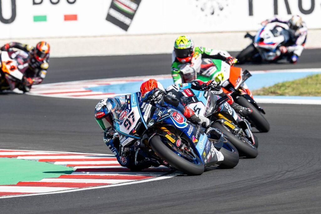 Balaton Park WorldSBK szombat: Yamaha-dominancia, dráma és kemény csaták