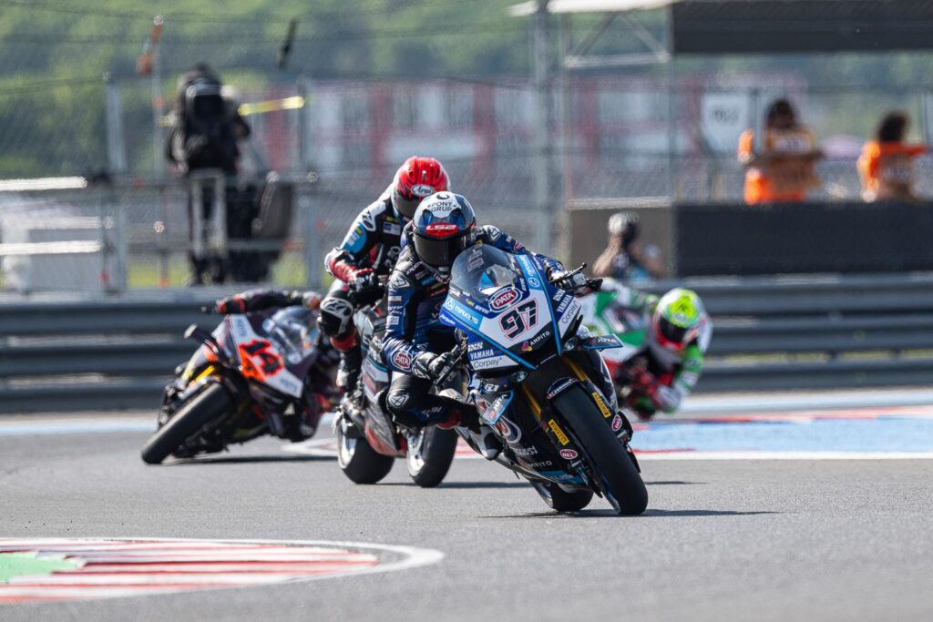 Balaton Park WorldSBK szombat: Yamaha-dominancia, dráma és kemény csaták