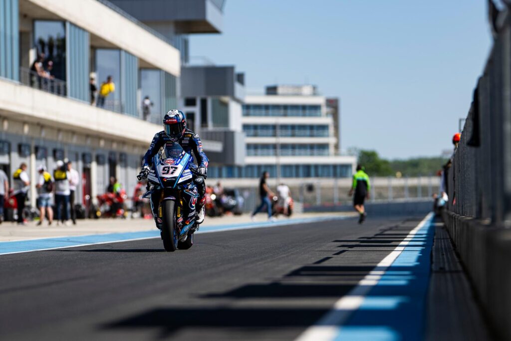 Balaton Park WorldSBK szombat: Yamaha-dominancia, dráma és kemény csaták