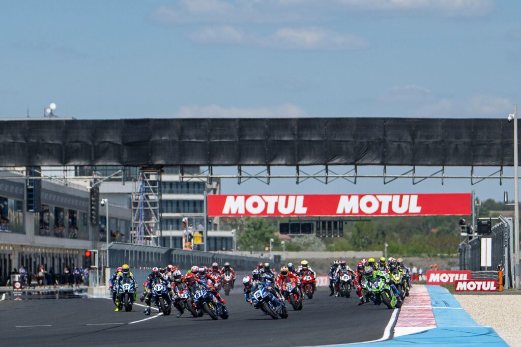 Balaton Park WorldSBK szombat: Yamaha-dominancia, dráma és kemény csaták
