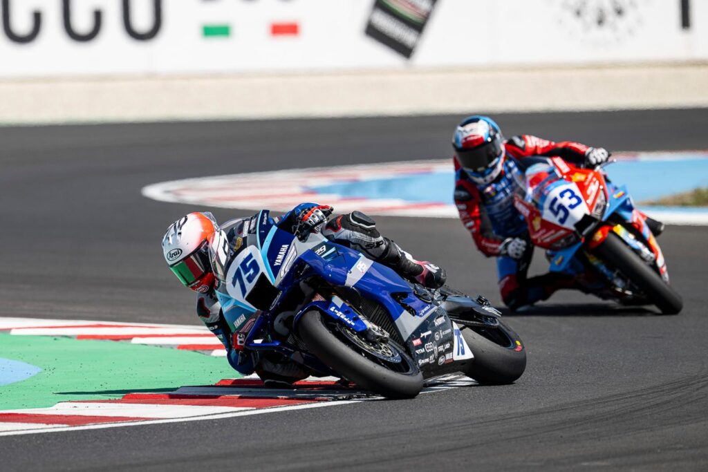 Balaton Park WorldSBK szombat: Yamaha-dominancia, dráma és kemény csaták