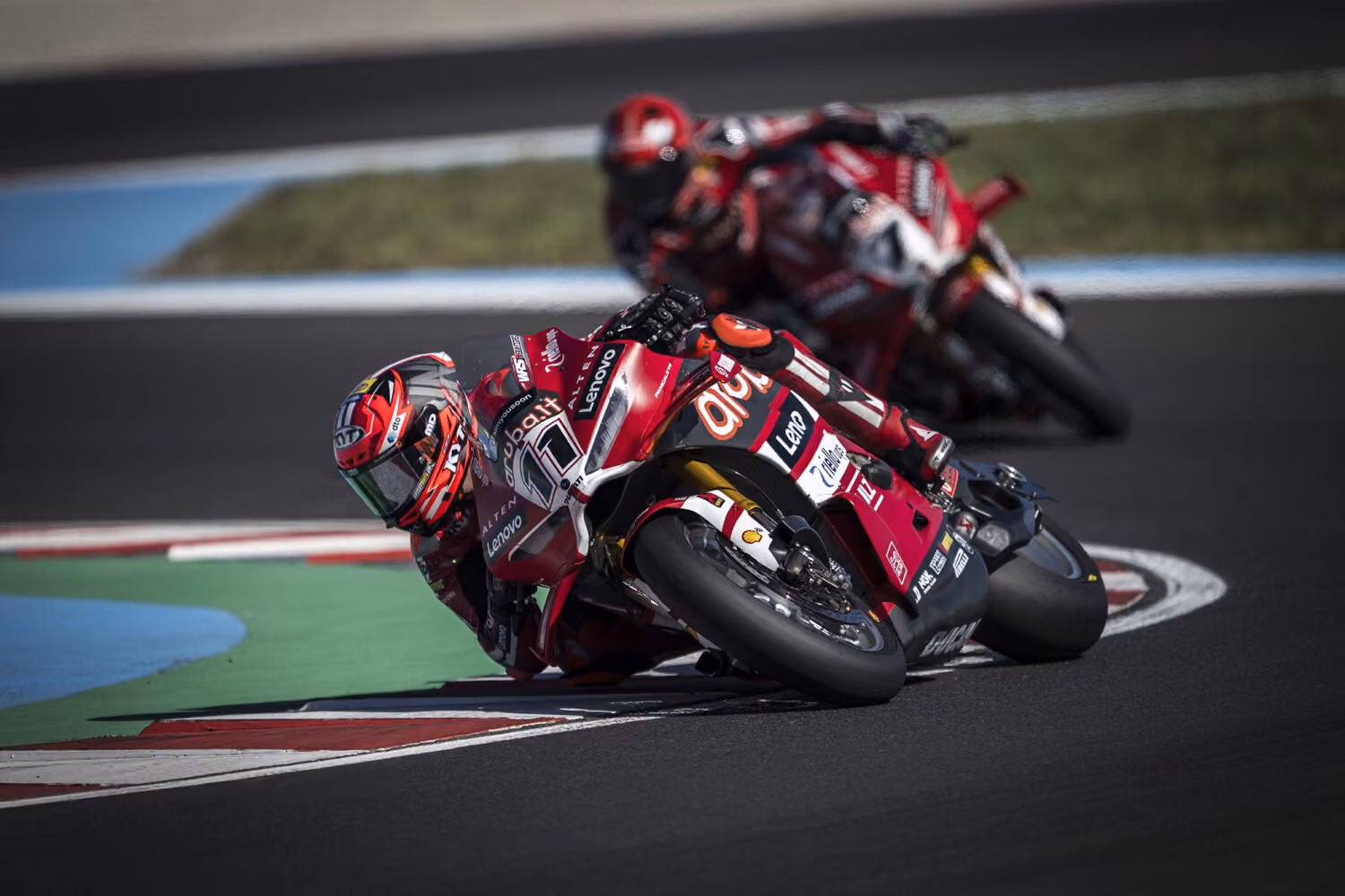 Balaton Park WorldSBK vasárnap: Ducati dominancia, Yamaha felzárkózás és drámai fordulatok