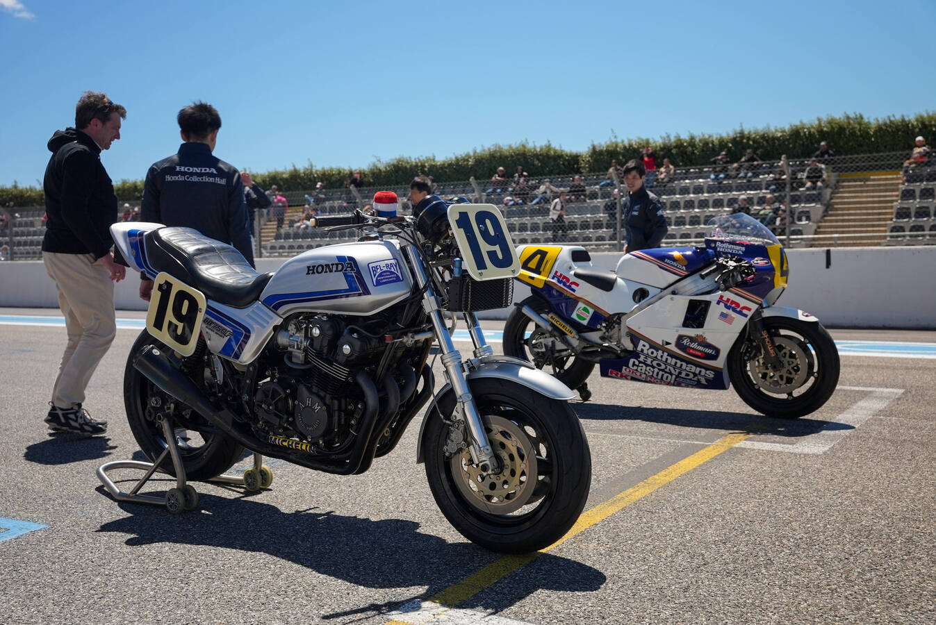 A „régi iskola” újjászületése – a Honda Franciaországban ünnepelte legendás motorsport-örökségét és az új CB1000F érkezését