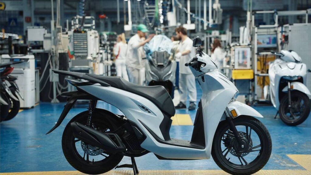 A Honda márványba faragta az SH125i robogóját