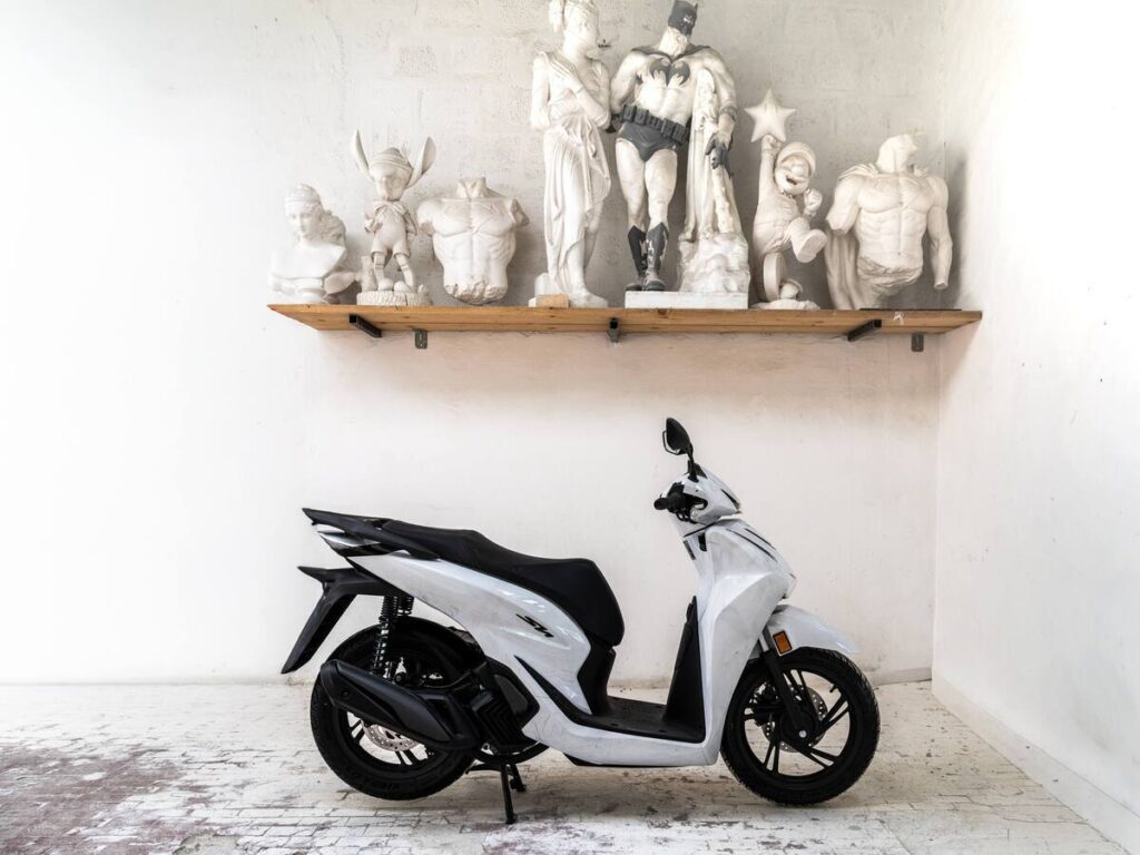 A Honda márványba faragta az SH125i robogóját