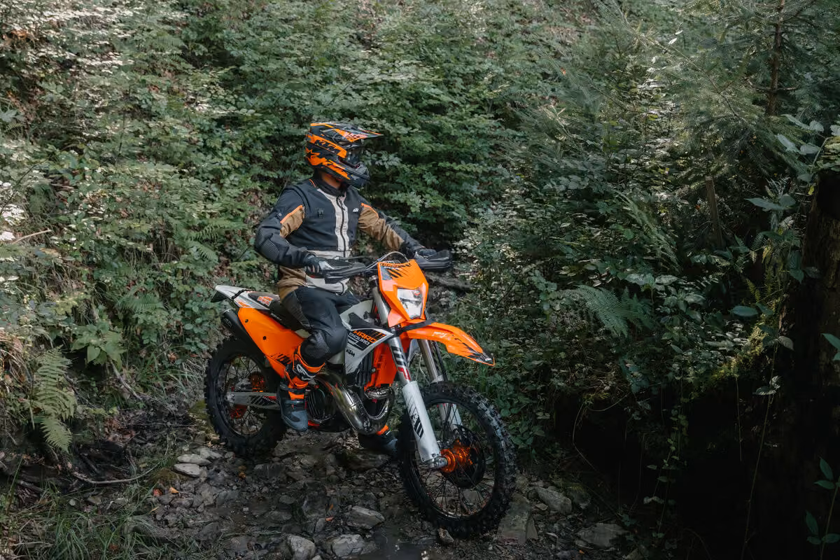 Emissziós botrány vagy félreértés? A KTM hivatalos közleményben cáfol: „Nem árulunk illegális motorokat” Emissziós botrány vagy félreértés? A KTM hivatalos közleményben cáfol: „Nem árulunk illegális motorokat”