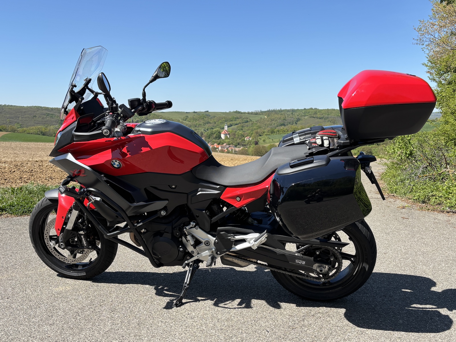 BMW F 900 XR – az alacsonyított verzió magasra helyezett mércéje!