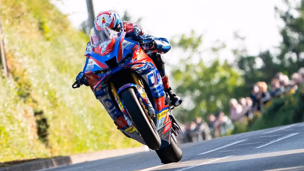 Miközben mindenki Harrisonra figyel, Josh Brookes csendben dobogóesélyessé vált a TT-n Miközben mindenki Harrisonra figyel, Josh Brookes csendben dobogóesélyessé vált a TT-n