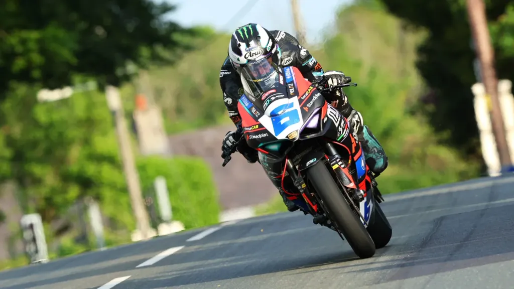 Dean Harrison dominál, Michael Dunlop visszavágott a szerdai Supersport futamon