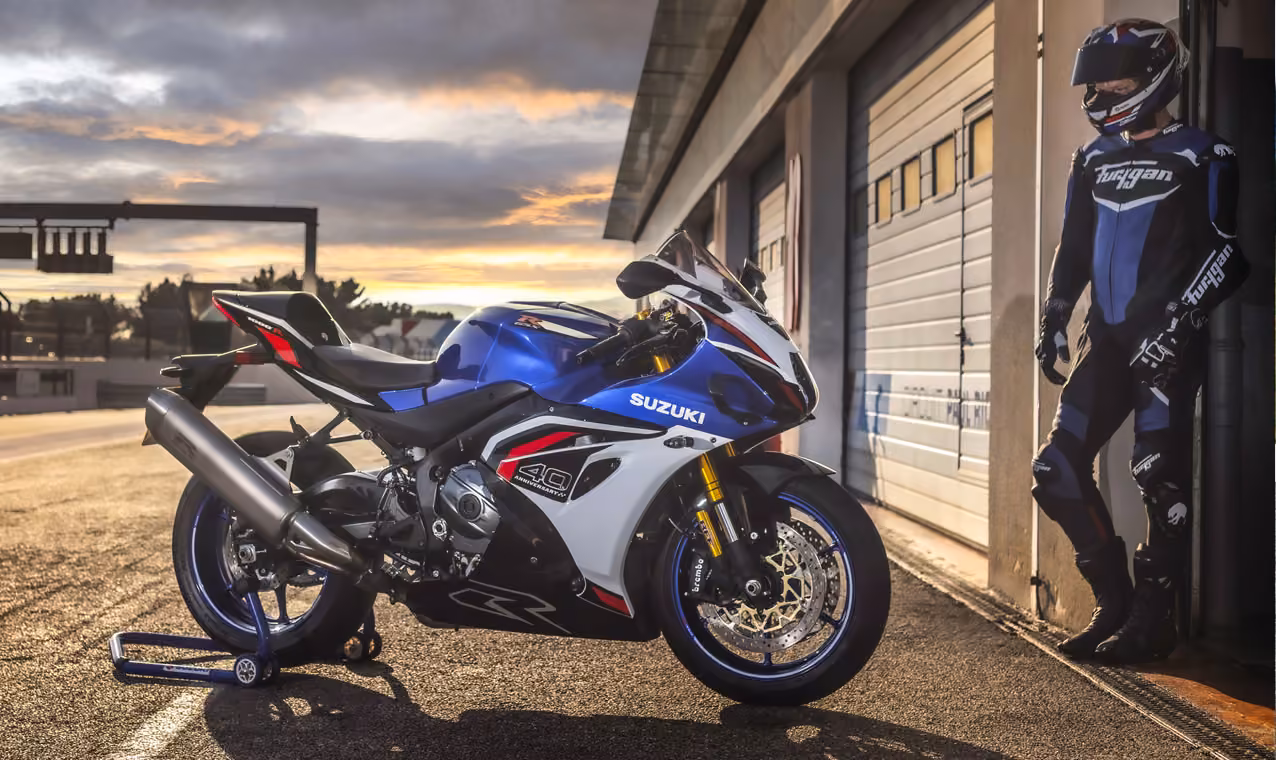 Monteblancóban motoroztatta meg a világsajtót a Suzuki – visszatért a GSX-R1000R, a 40 éves legenda