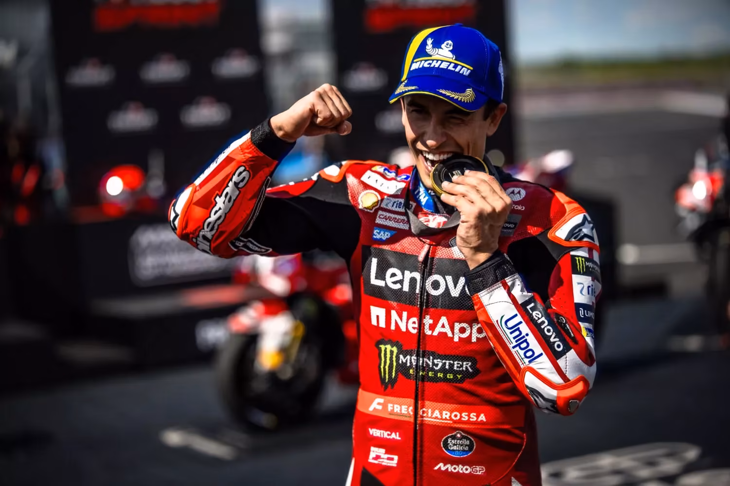 Márquez meghódította Magyarországot: bukás után pole, majd Sprint-diadal a Balaton Parkon, KTM 2. hely, az Aprilia három motorral támadta az élmezőnyt Márquez meghódította Magyarországot: bukás után pole, majd Sprint-diadal a Balaton Parkon, KTM 2. hely, az Aprilia három motorral támadta az élmezőnyt
