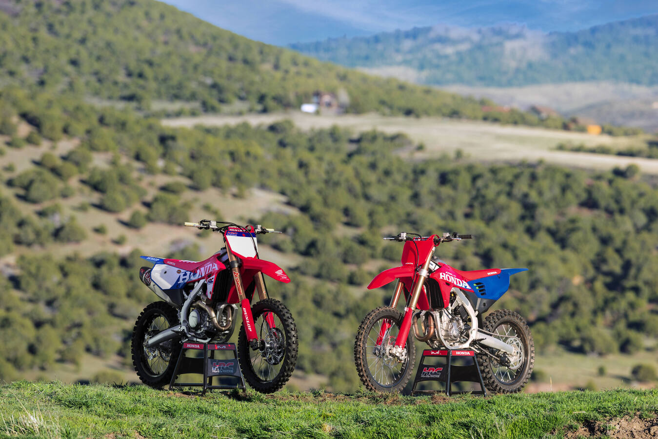 A Honda mindent beleadott – erősebb, könnyebb és gyorsabb lett az új CRF generáció, plusz érkezik az új CRF450 HRC-WE csúcsmodell