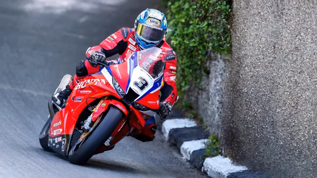 Drámai befejezés a TT-n: Harrison rekordkör felé száguldott, majd megállt az idő – így ért véget a 2026-os Isle of Man TT Drámai befejezés a TT-n: Harrison rekordkör felé száguldott, majd megállt az idő – így ért véget a 2026-os Isle of Man TT