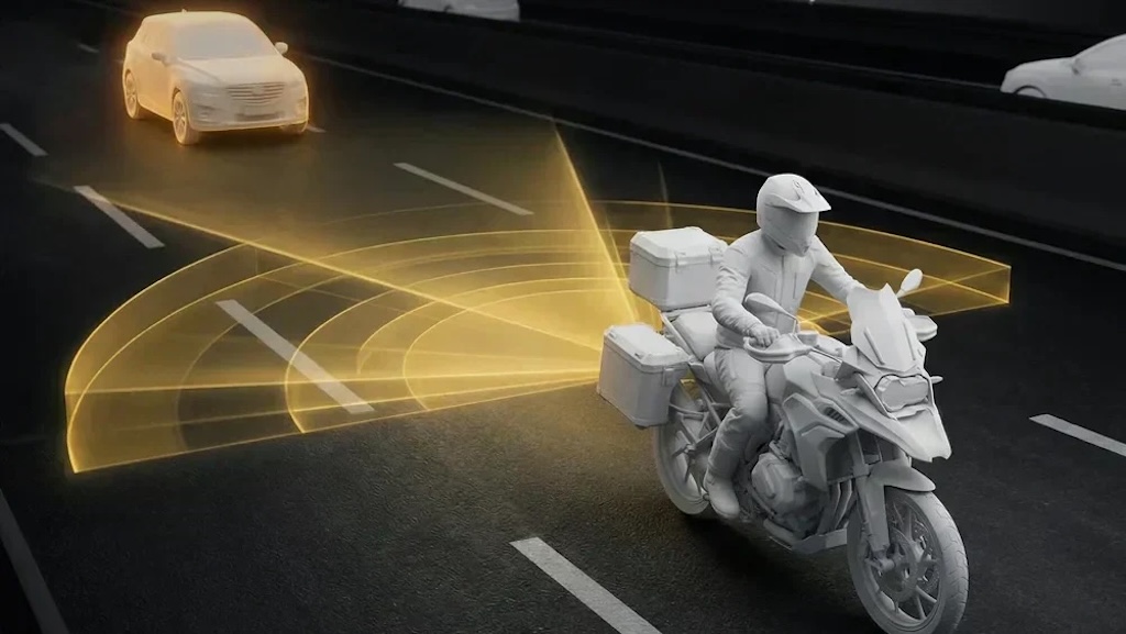 Egy apró radar, amely modern biztonsági extrával ruházhatja fel szinte bármelyik motorkerékpárt