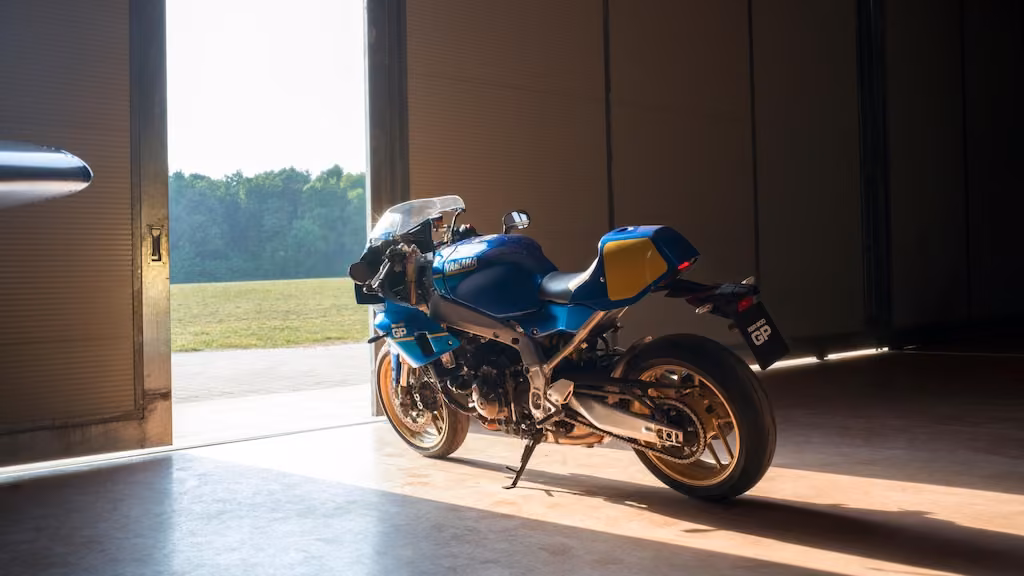 Yamaha XSR900 GP 2027: 119 lóerő és Christian Sarron emléke, limitált szériában