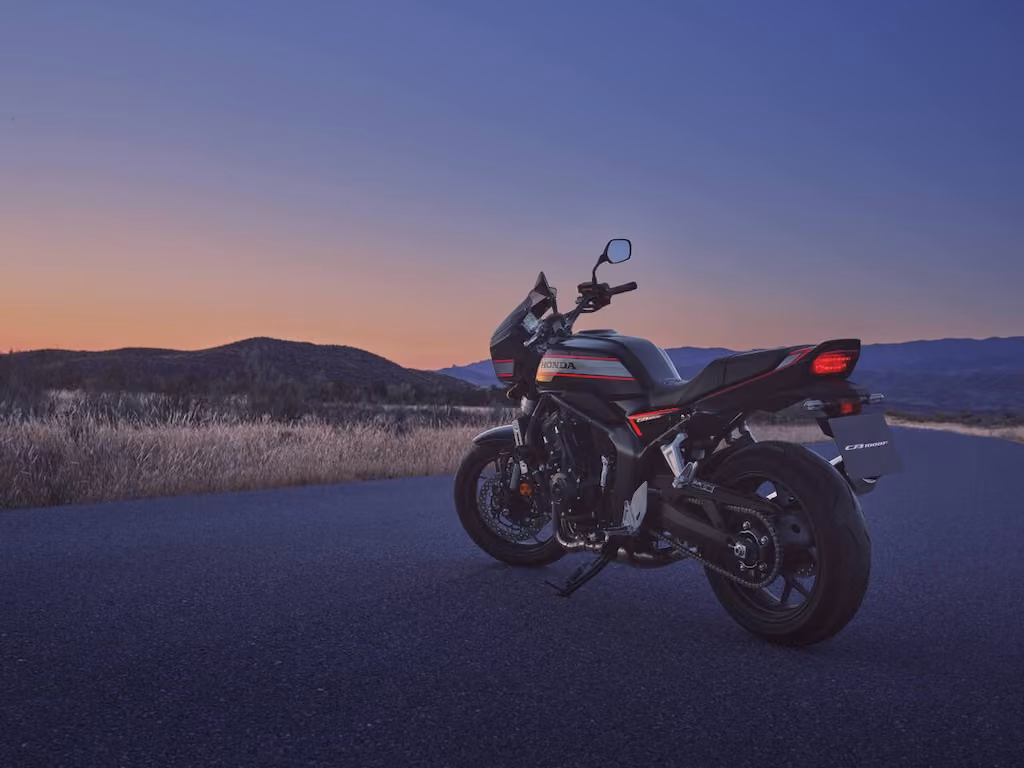 Honda CB1000F: Visszatér a nyolcvanas évek, a 2027-es technikával