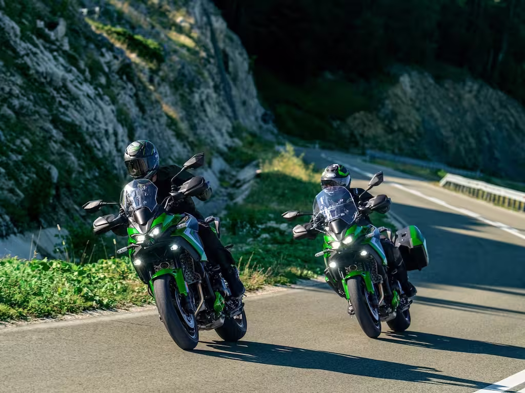 Kawasaki Versys 900 2027 – 122 lóerős sornégyes túramotor